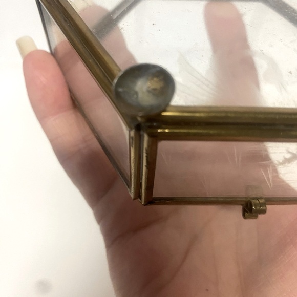 Vintage Octagonal Glass & Brass Display Jewelry Box/ Trinket Box - Picture 5 of 7